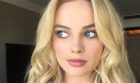 Margot robbie nude pics - Margot Robbie aka Kayla Pospisil goes for an interview to old CEO Roger Ailes, he tells her how she can get her dream job and asks to lift her skirt up and s...
